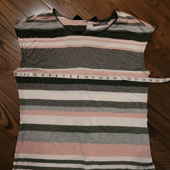 Sleeveless stripe top, with bows. - Picture 2 of 6